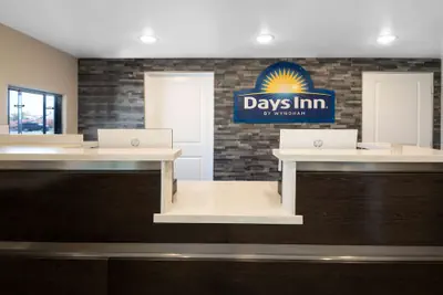Photo 4 - Days Inn by Wyndham Galt/Elk Grove South