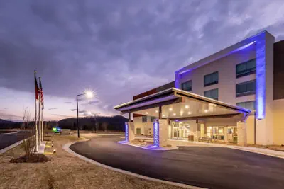 Photo 2 - Holiday Inn Express & Suites Marion by IHG