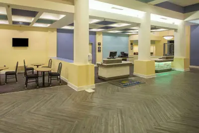 Photo 3 - Days Inn by Wyndham Mobile I-65