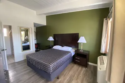 Photo 3 - Holiday Motel