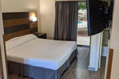 Photo 4 - Atrium Inn