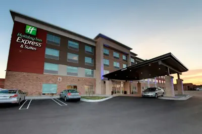 Photo 2 - Holiday Inn Express & Suites Detroit North - Roseville by IHG