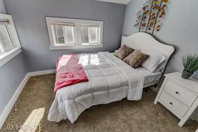 Photo 4 - City Center Cottage Netflix, Mtns & Adventure!