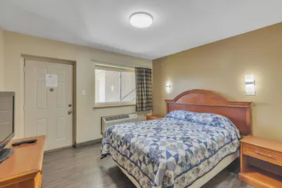 Photo 3 - Viking Motel