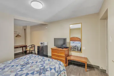 Photo 5 - Viking Motel