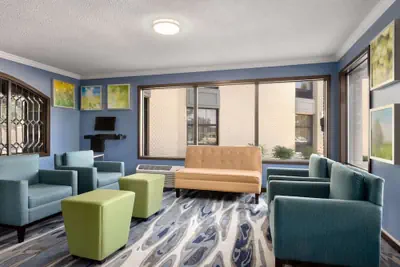 Photo 3 - Days Inn & Suites by Wyndham Merrillville