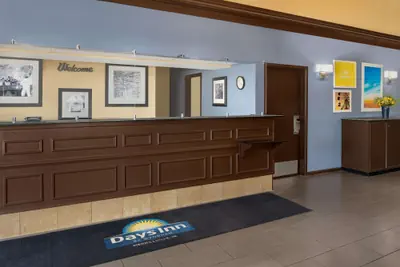 Photo 5 - Days Inn & Suites by Wyndham Merrillville
