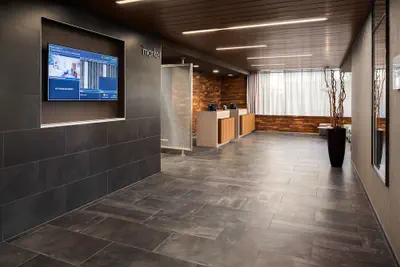Photo 2 - Courtyard by Marriott Seattle Northgate