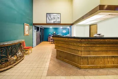 Photo 2 - Republic Hotel of Ozona