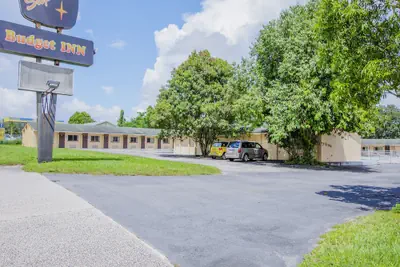 Photo 2 - OYO Superior Budget Inn Bartow
