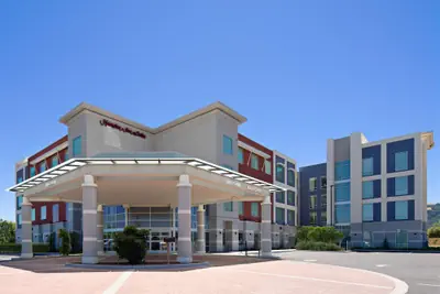Photo 2 - Hampton Inn & Suites Gilroy