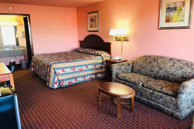 Photo 4 - Regency Inn