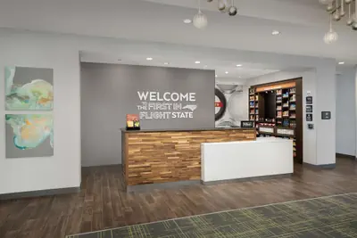Photo 3 - Hampton Inn & Suites Charlotte Airport Lake Pointe