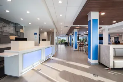 Photo 2 - Holiday Inn Express & Suites Chicago - Hoffman Estates by IHG