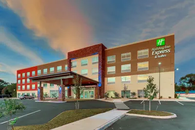Photo 2 - Holiday Inn Express & Suites Roanoke – Civic Center by IHG