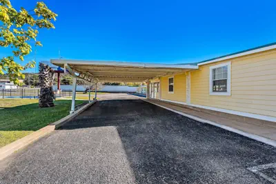 Photo 2 - Rodeway Inn Kingsland - Lake LBJ