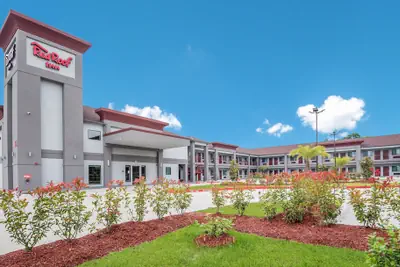Photo 2 - Red Roof Inn Baytown