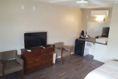 Photo 5 - Oak Ridge Motel