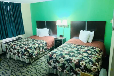 Photo 5 - Thunderbird Inn