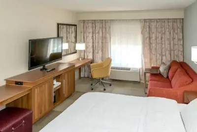 Photo 4 - Hampton Inn & Suites Indio