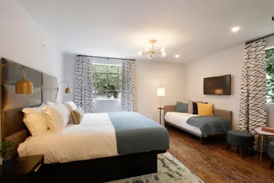 Photo 5 - The Present Hotel