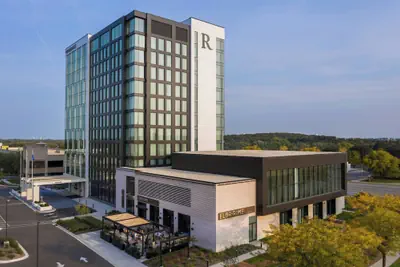 Photo 2 - Renaissance Milwaukee West Hotel