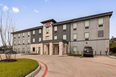 Photo 2 - SureStay Plus Hotel by Best Western Humble