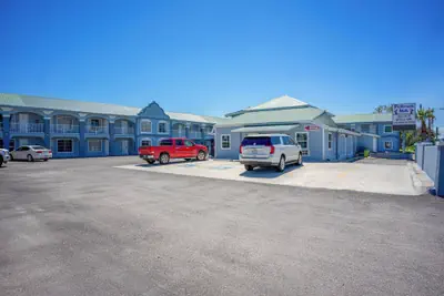 Photo 2 - Pelican Inn by Belvilla Aransas Pass, TX