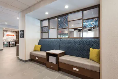 Photo 4 - Hampton Inn Niles
