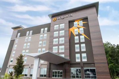 Photo 2 - La Quinta Inn & Suite by Wyndham Lake City