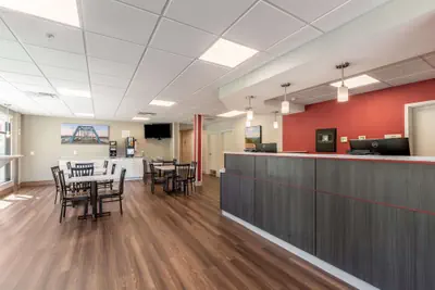 Photo 4 - Econo Lodge Dayton North