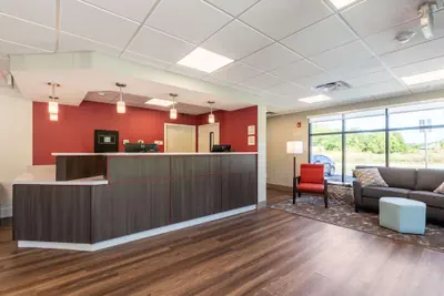 Photo 3 - Econo Lodge Dayton North