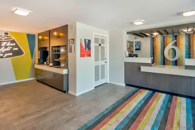 Photo 5 - Motel 6 Louisville, KY - Airport - Fair Expo