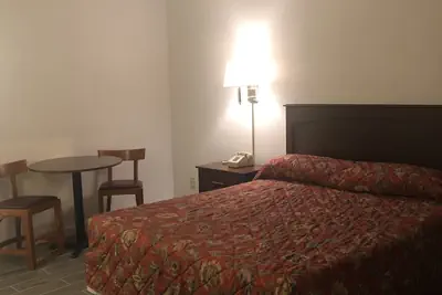 Photo 4 - Royal Inn