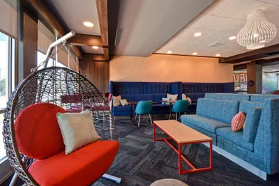 Photo 4 - Tru by Hilton Auburn