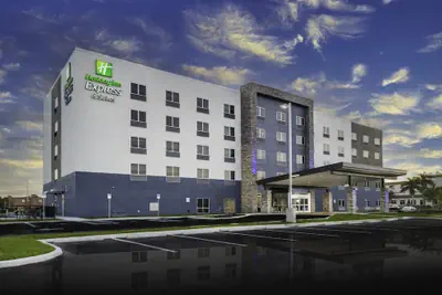 Photo 2 - Holiday Inn Express & Suites Fort Myers Airport by IHG