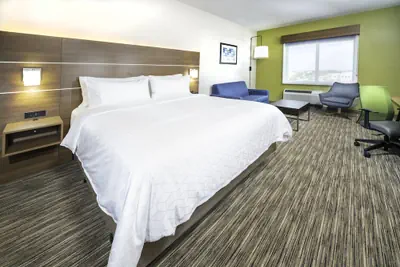 Photo 5 - Holiday Inn Express & Suites Fort Myers Airport by IHG