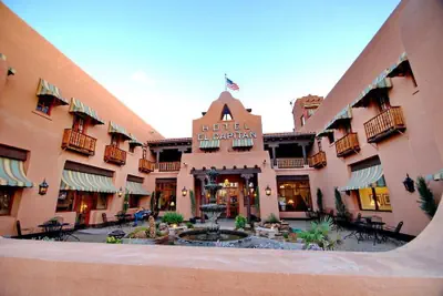 Photo 2 - Hotel El Capitan