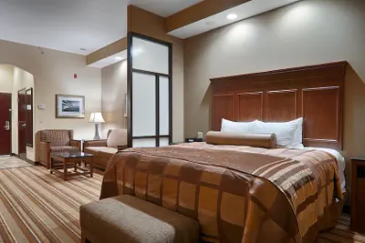 Photo 5 - Best Western Plus KC Speedway Inn & Suites