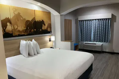 Photo 2 - Days Inn by Wyndham Humble/Houston Intercontinental Airport
