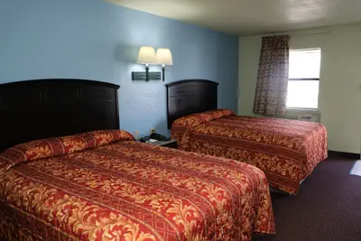 Photo 4 - Budget Inn