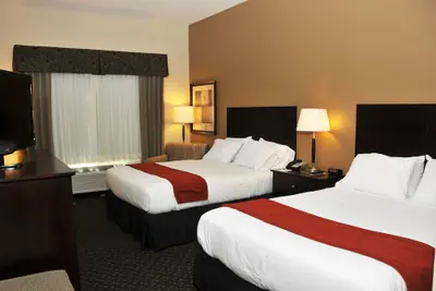 Photo 4 - Holiday Inn Express & Suites Clinton by IHG