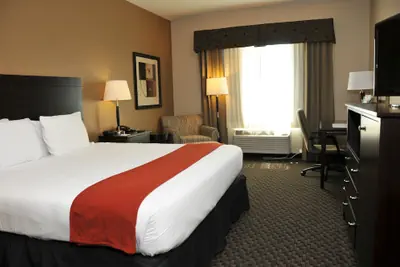 Photo 5 - Holiday Inn Express & Suites Clinton by IHG