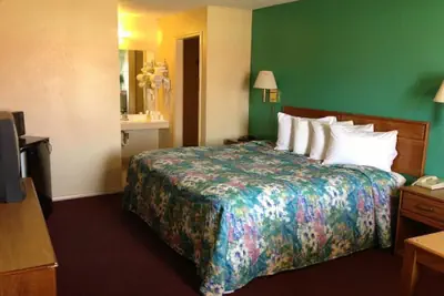 Photo 4 - Super 7 Inn Siloam Springs