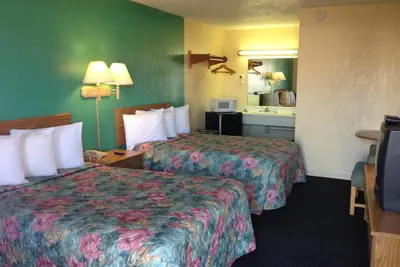 Photo 5 - Super 7 Inn Siloam Springs