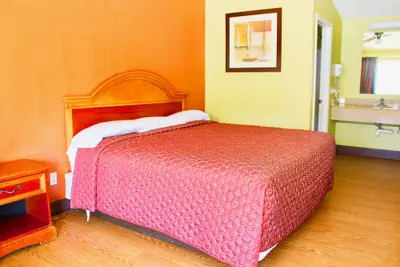 Photo 4 - Tropicana Motel