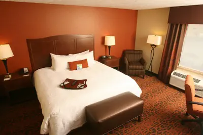Photo 4 - Hampton Inn & Suites by Hilton Fargo Medical Center