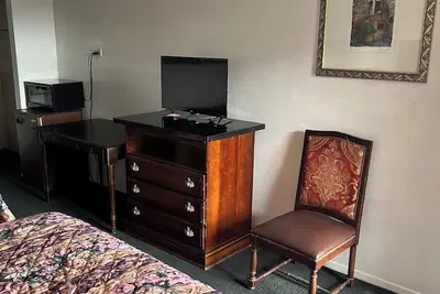 Photo 5 - Glen Rose Inn and Suites