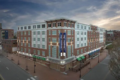Photo 2 - Hampton Inn Portland Downtown - Waterfront