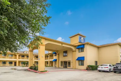 Photo 2 - Americas Best Value Inn & Suites Tomball